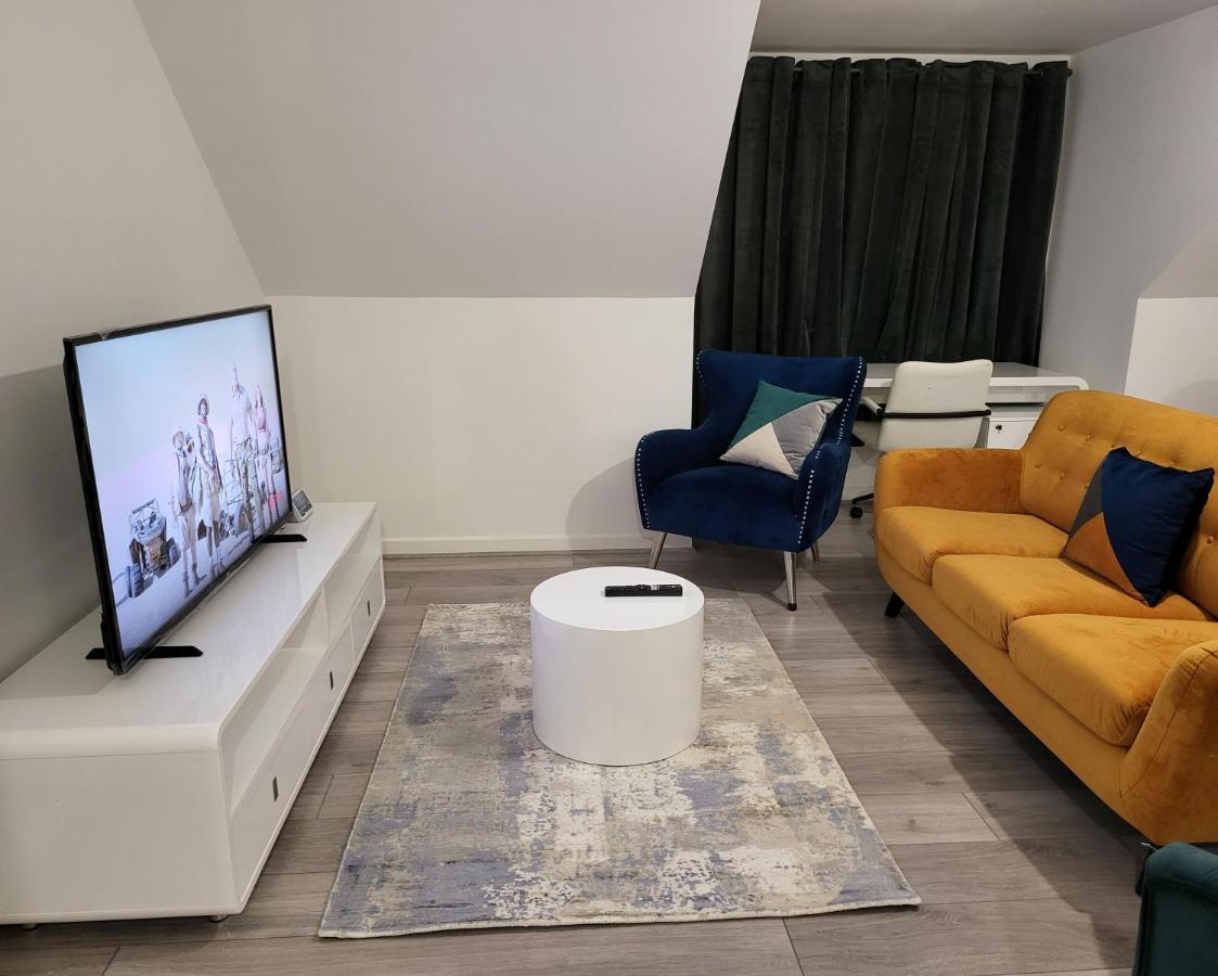 Garland Modern 2 Bedroom Apartment With Parking London Plumstead  Exterior photo
